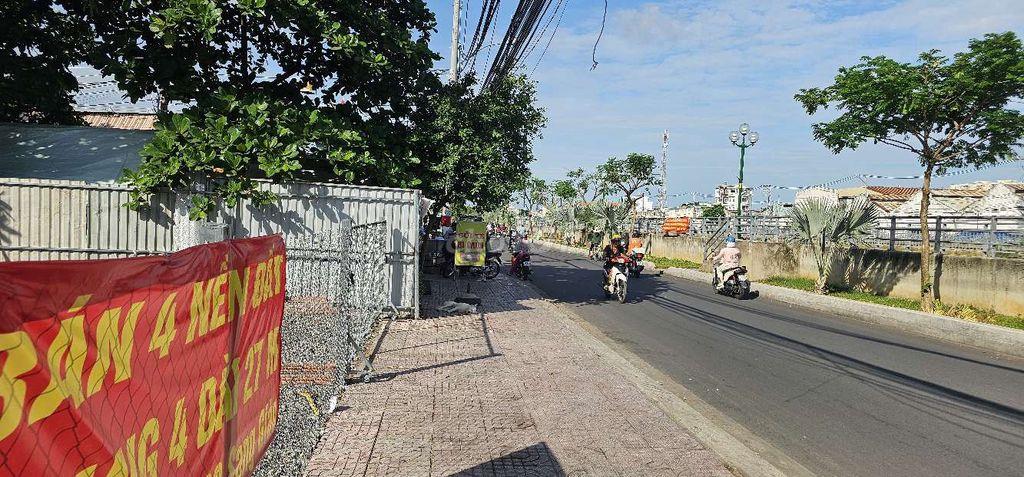 khu đất mặt tiền đường hót nhất phường phú định ,*** có 4 nền