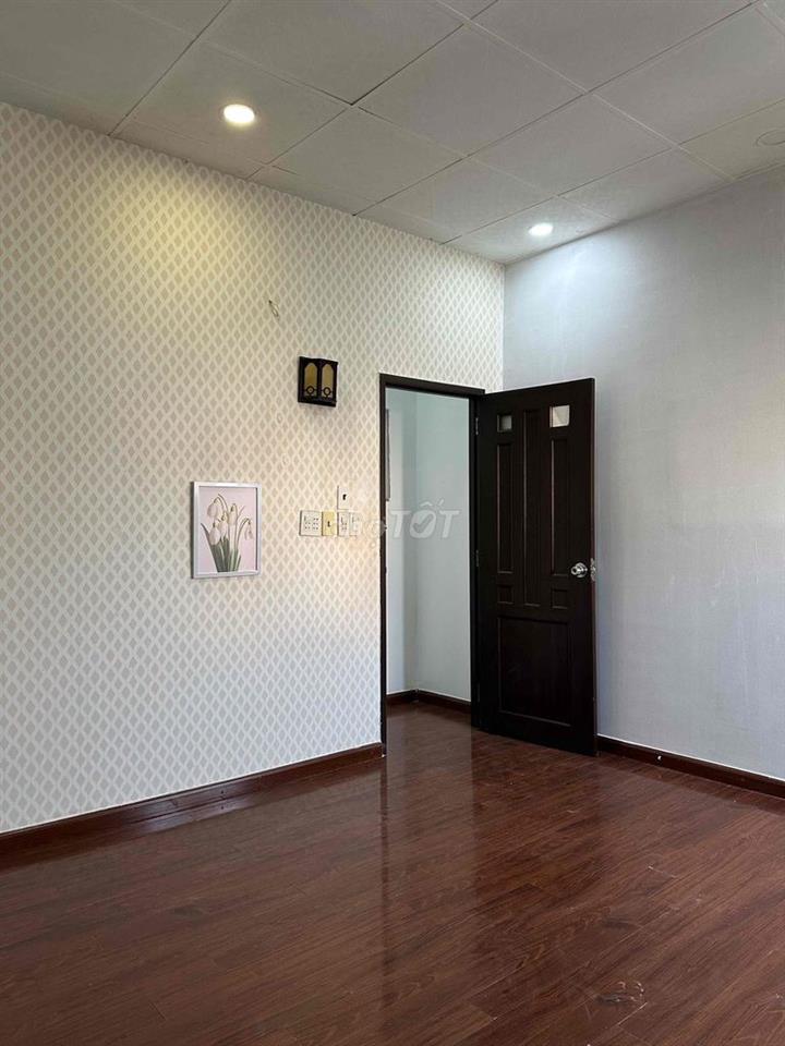 Nhà gần mặt tiền Hưng Phú