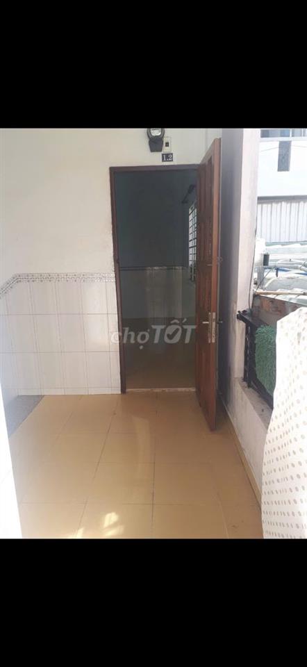 Phòng trọ rộng đẹp Dương Bá Trạc, tollet, lối đi riêng, có ban công.