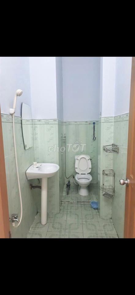 Phòng trọ rộng đẹp Dương Bá Trạc, tollet, lối đi riêng, có ban công.