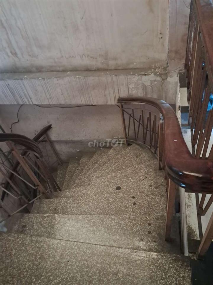 Em có phòng trọ cho 1 người ở tại hẻm số 10/25 Âu Dương Lân