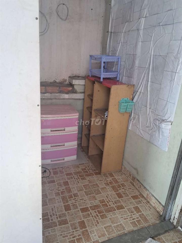 Em có phòng trọ cho 1 người ở tại hẻm số 10/25 Âu Dương Lân
