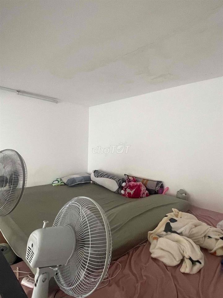 Tìm bạn nữ ở ghép