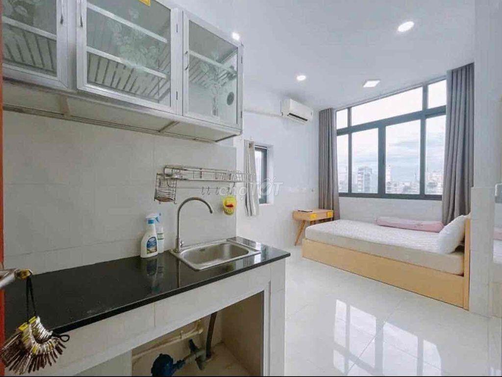 Studio full nội thất cửa sổ trời