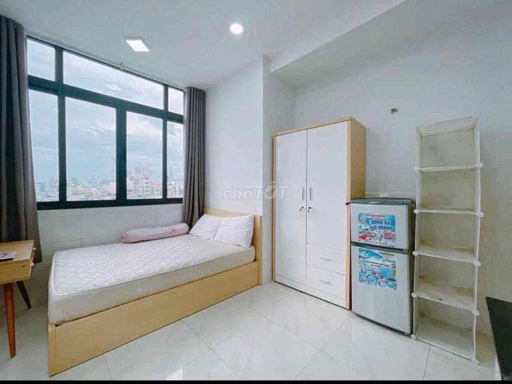 Studio full nội thất cửa sổ trời