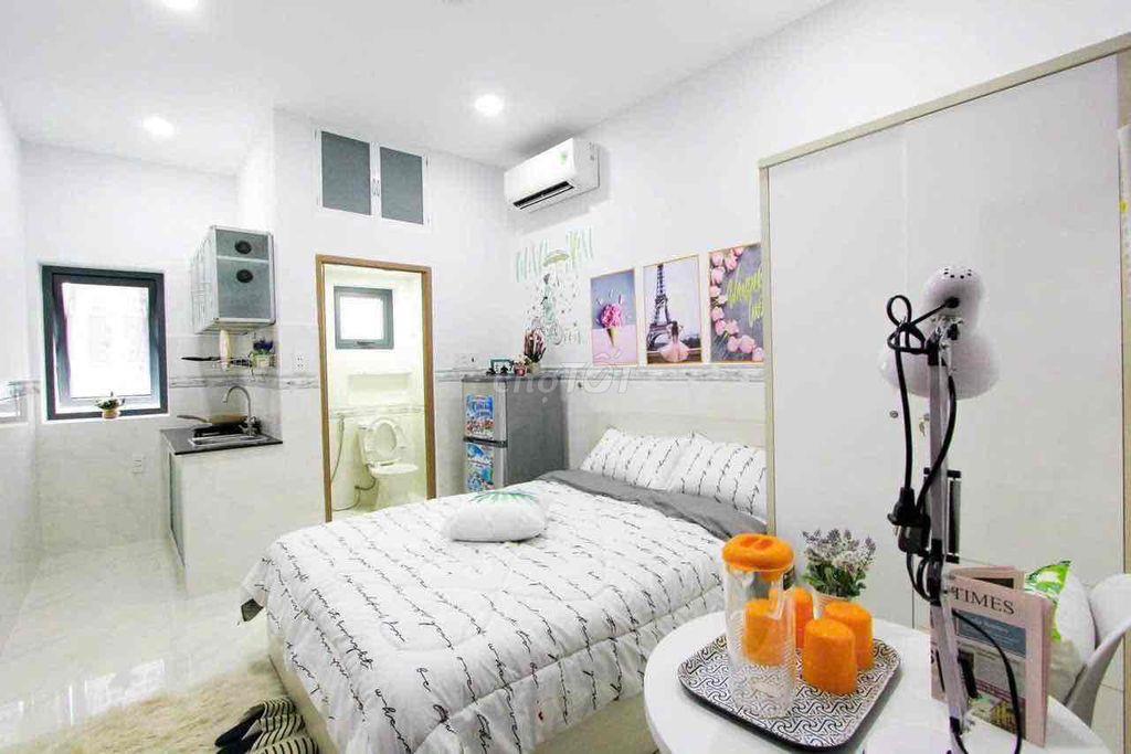 Studio full nội thất cửa sổ trời
