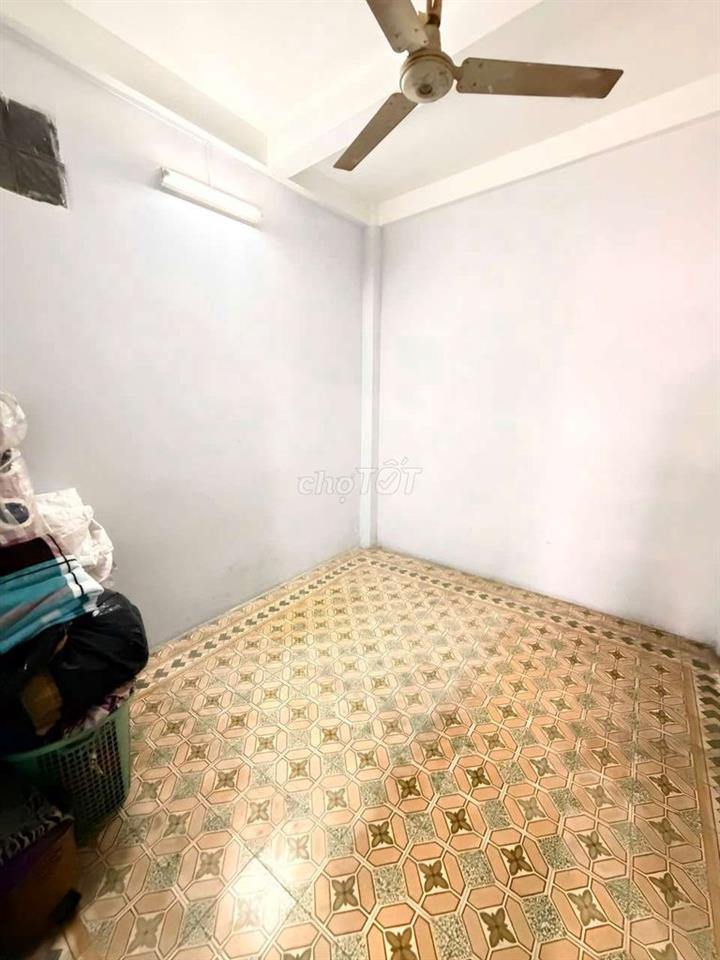 bán nhà 212/47/1 nguyễn thiện thuật Quân 3 , 1 trệt 4 lầu gia 6ty4