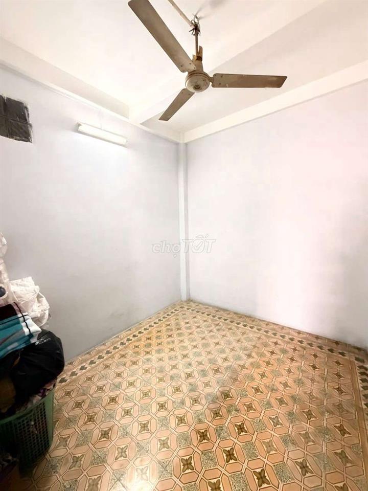 bán nhà 212/47/1 nguyễn thiện thuật Quân 3 , 1 trệt 4 lầu gia 6ty4