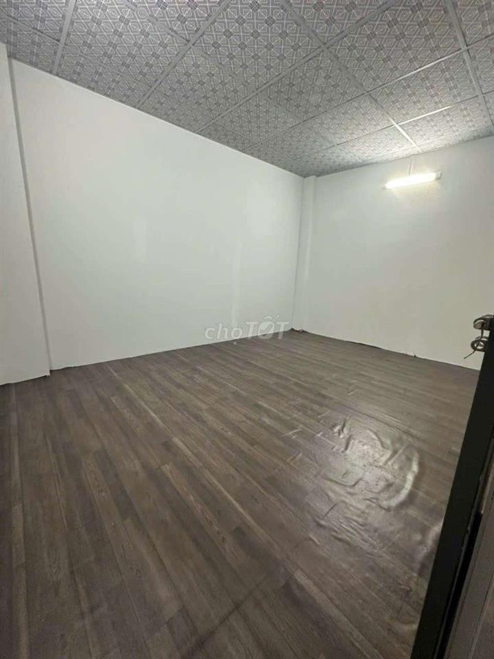 cho thuê nhà 888/67/24 lạc long quân  sử dụng 120m 3pn 3wc gia 11 tr 