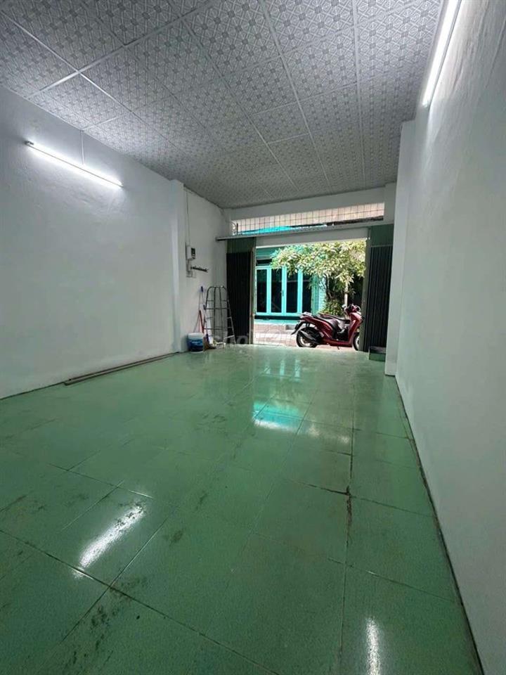 cho thuê nhà 888/67/24 lạc long quân  sử dụng 120m 3pn 3wc gia 11 tr 