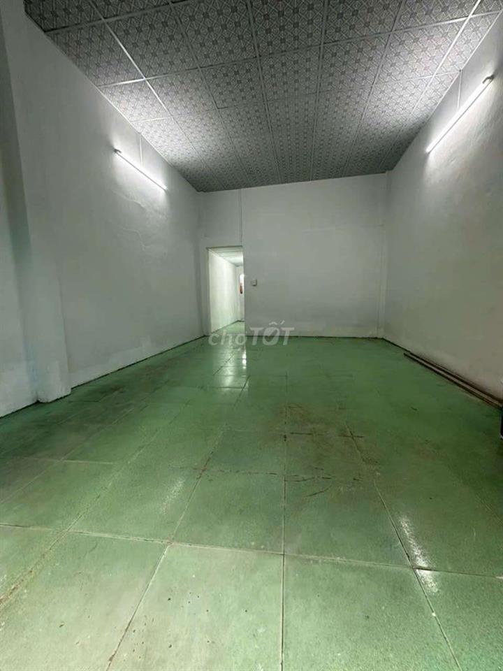 cho thuê nhà 888/67/24 lạc long quân  sử dụng 120m 3pn 3wc gia 11 tr 