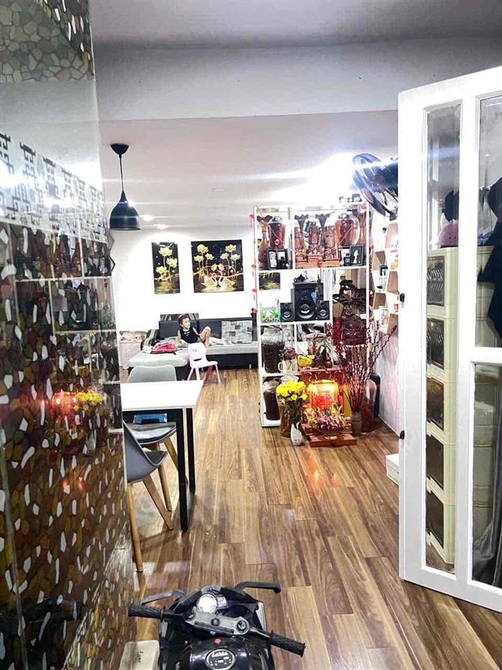 Chung cư có sổ hồng riêng lâu dài. có 2 phòng ngủ