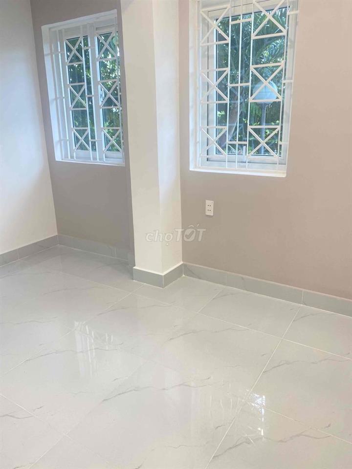 Tầng trệt căn góc ,nhà đẹp mới ,diện tích khủng