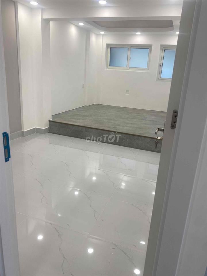 Tầng trệt căn góc ,nhà đẹp mới ,diện tích khủng