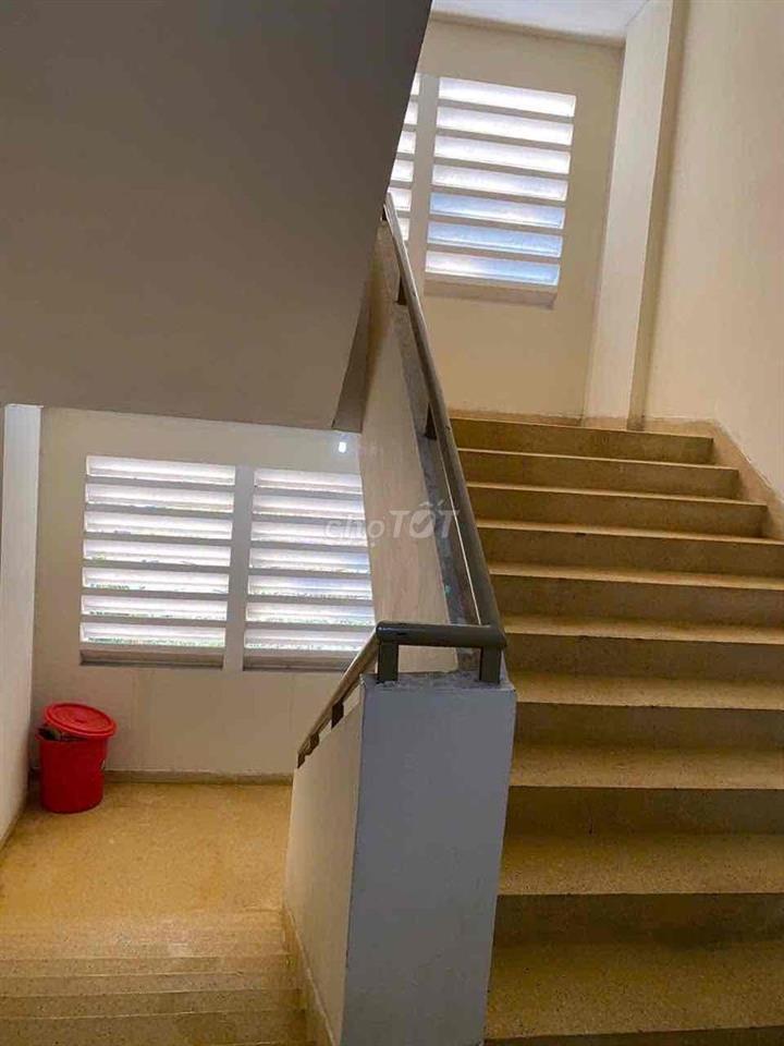Chung cư thang máy ,sổ hồng riêng lâu dài. 2 pn, 2 wc
