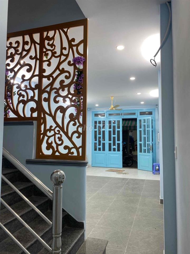 Nhà đẹp mới ở ngay. hẻm đẹp xe hơi ngủ trong nhà