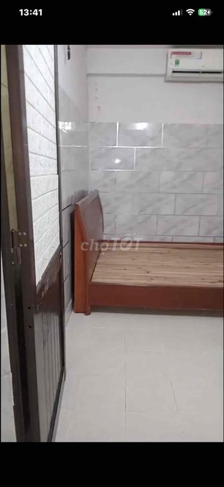 Chung cư Sơn Kỳ. Tầng lửng có 2 phòng ngủ,có bancong