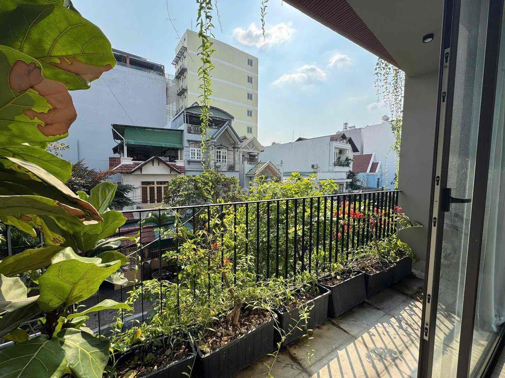 Cho Thuê Căn Ban công Ngay Âu Cơ - Lạc Long Quân - Đại Học Văn Hiến