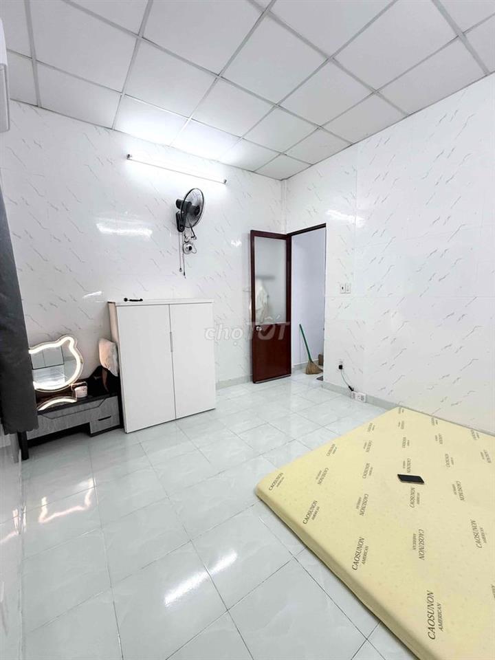 Cho thuê phòng có ban công thoáng tại Ni Sư Huỳnh Liên giá 3tr399