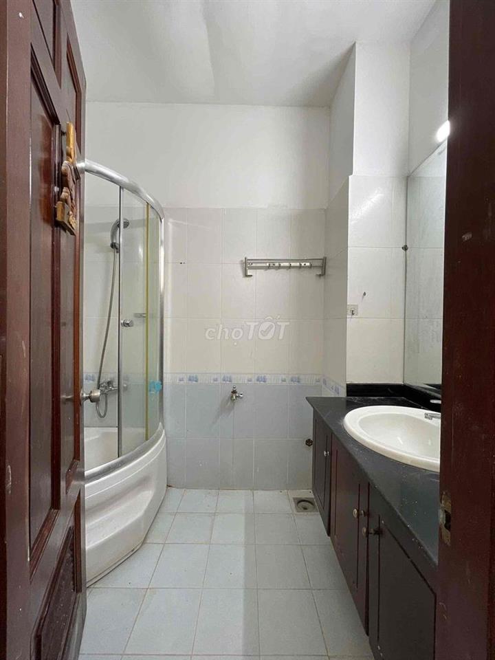 Căn hộ 60m2, 2PN, 8tr khu vực: Sát sân bay - CV Hoàng Văn Thụ.