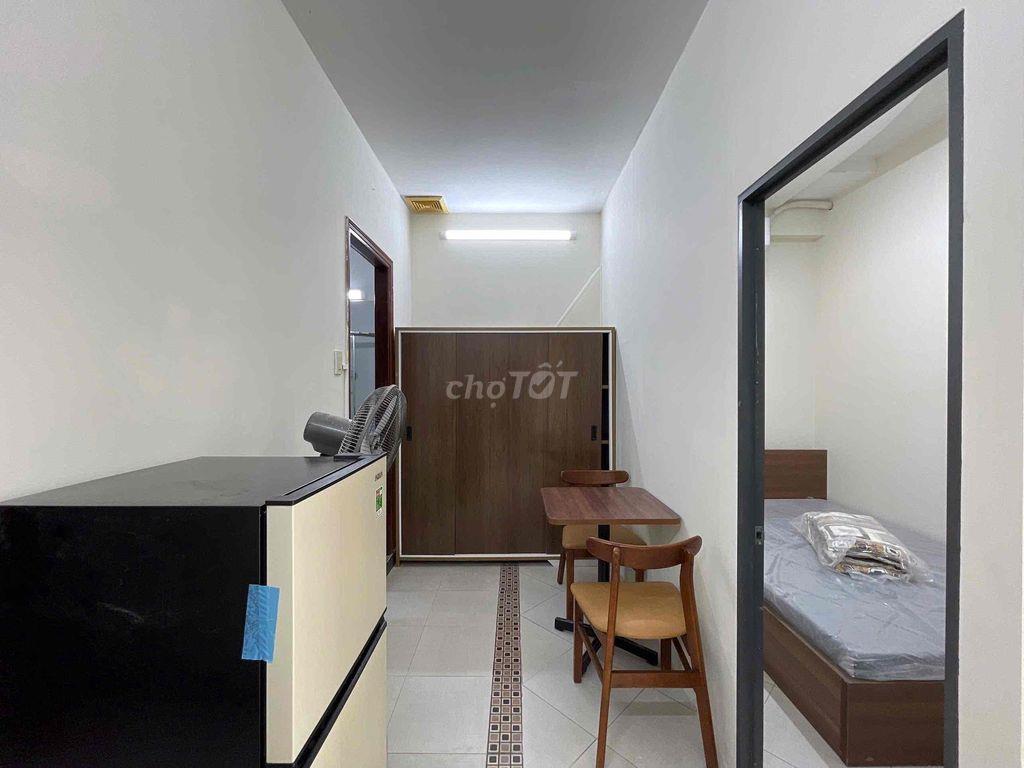 Căn hộ 60m2, 2PN, 8tr khu vực: Sát sân bay - CV Hoàng Văn Thụ.
