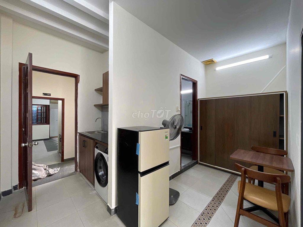 Căn hộ 60m2, 2PN, 8tr khu vực: Sát sân bay - CV Hoàng Văn Thụ.