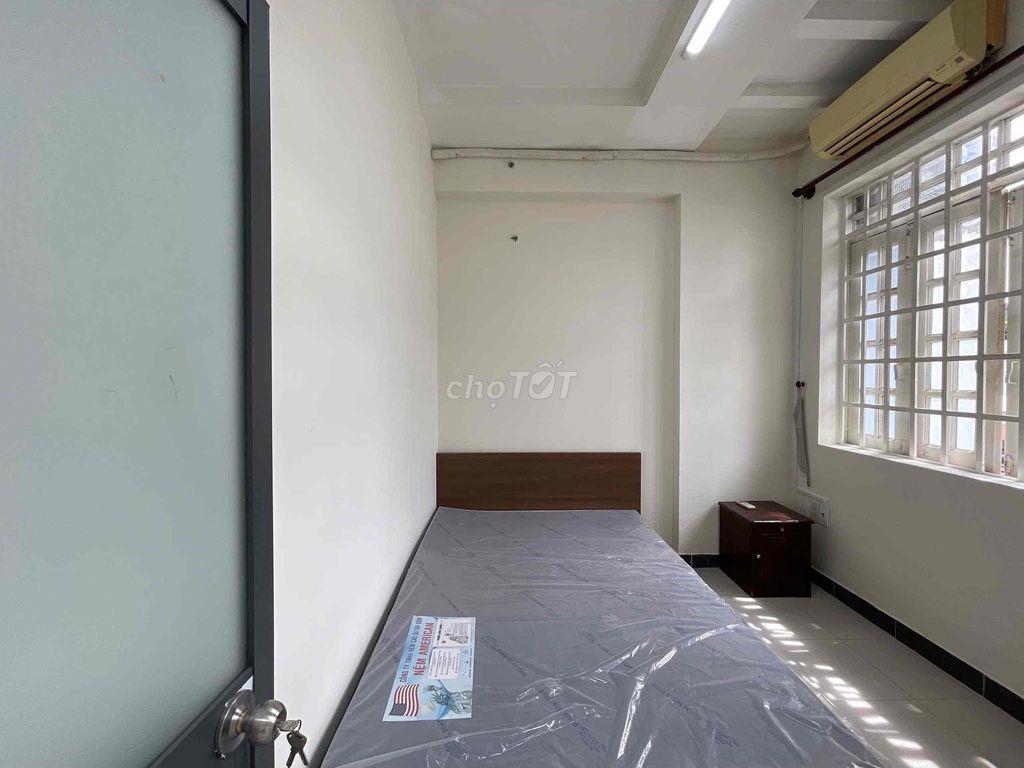 Căn hộ 60m2, 2PN, 8tr khu vực: Sát sân bay - CV Hoàng Văn Thụ.