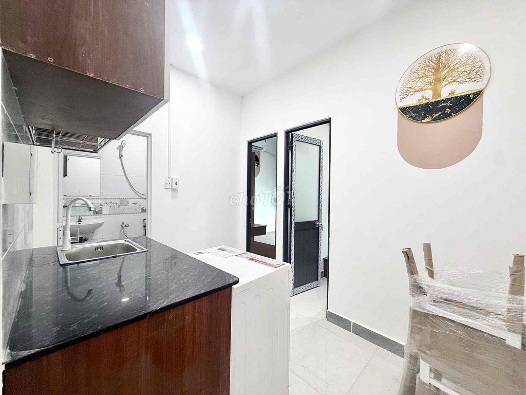 Căn hộ 2PN cao cấp ban công: Bạch Đằng - Hồng Hà - Yên Thế.