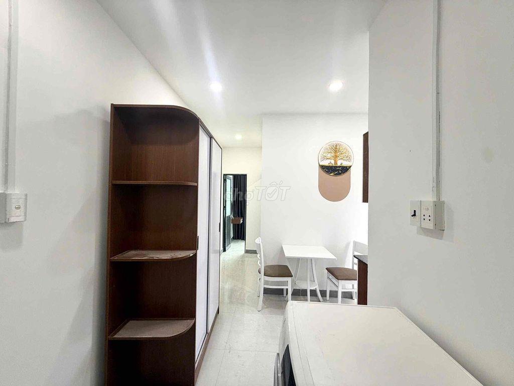 Căn Hộ 2PN ban công cao cấp khu vực: Bạch Đằng - Hồng Hà - Yên Thế.