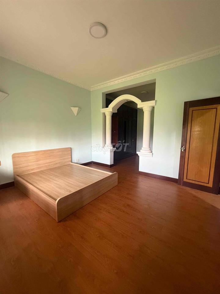 penthuose 200m2 siêu rộng khu vực: Sát sân bay - CV Hoàng Văn Thụ.