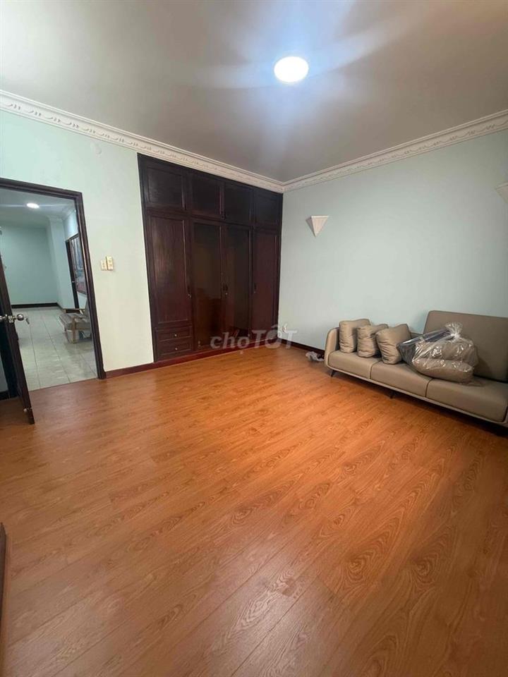 penthuose 200m2 siêu rộng khu vực: Sát sân bay - CV Hoàng Văn Thụ.