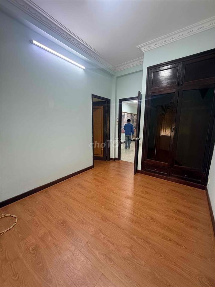 penthuose 200m2 siêu rộng khu vực: Sát sân bay - CV Hoàng Văn Thụ.