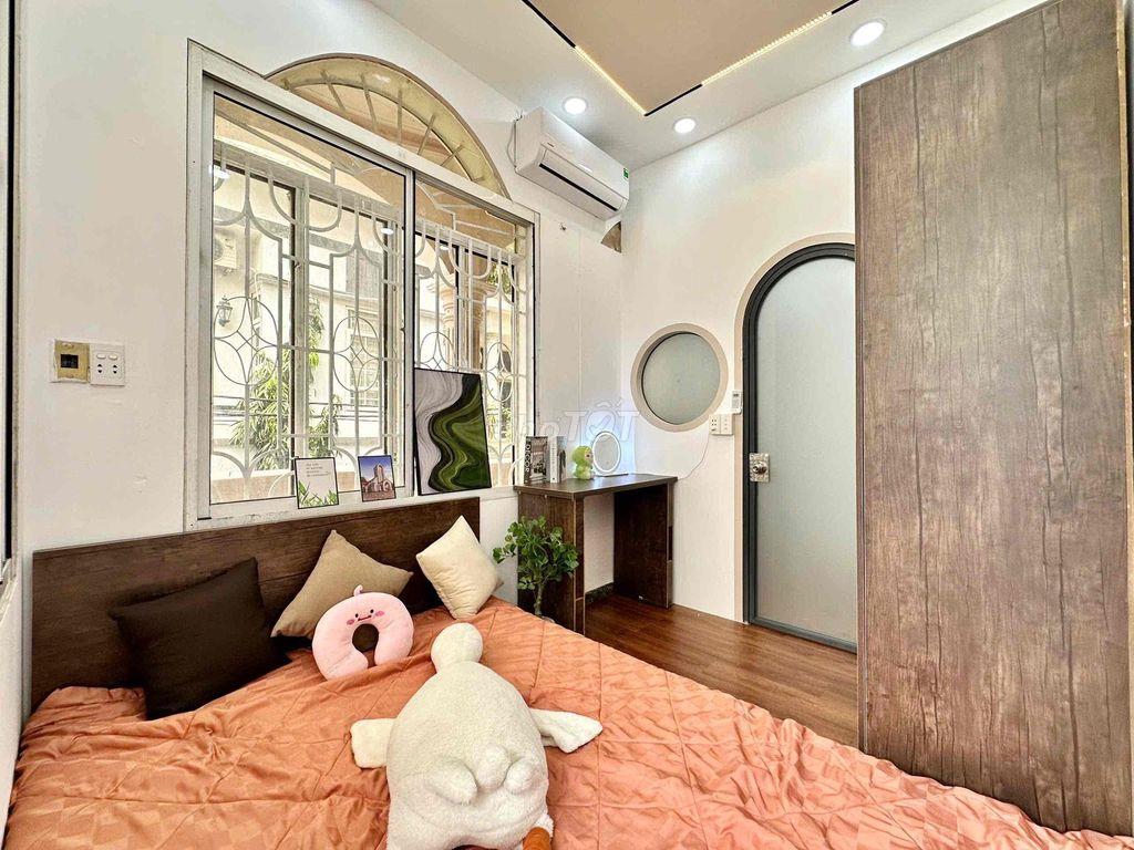 SIÊU PHẨM CĂN HỘ 2 PHÒNG NGỦ, FULL NỘI THẤT CAO CẤP, LẠC LONG QUÂN TB