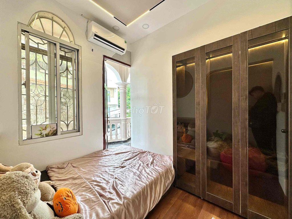 SIÊU PHẨM CĂN HỘ 2 PHÒNG NGỦ, FULL NỘI THẤT CAO CẤP, LẠC LONG QUÂN TB