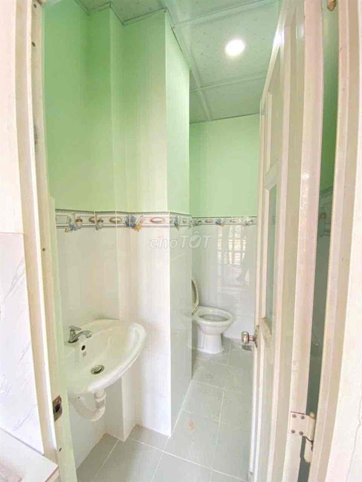 PHÒNG BAN CÔNG FULL NỘI THẤT, NGAY SÁT SÂN BAY- YÊN THẾ, TÂN BÌNH