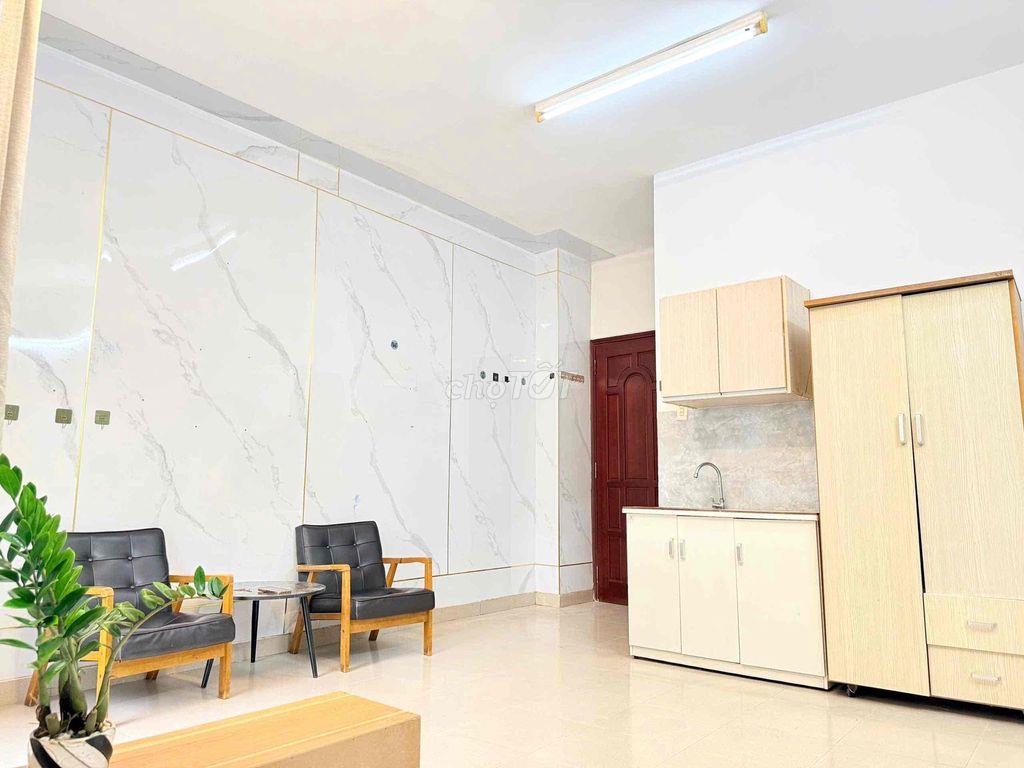 PHÒNG BAN CÔNG GẦN VÒNG XOAY LĂNG CHA CẢ, CỘNG HOÀ- TÂN BÌNH