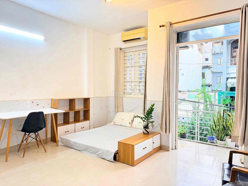 PHÒNG BAN CÔNG GẦN VÒNG XOAY LĂNG CHA CẢ, CỘNG HOÀ- TÂN BÌNH