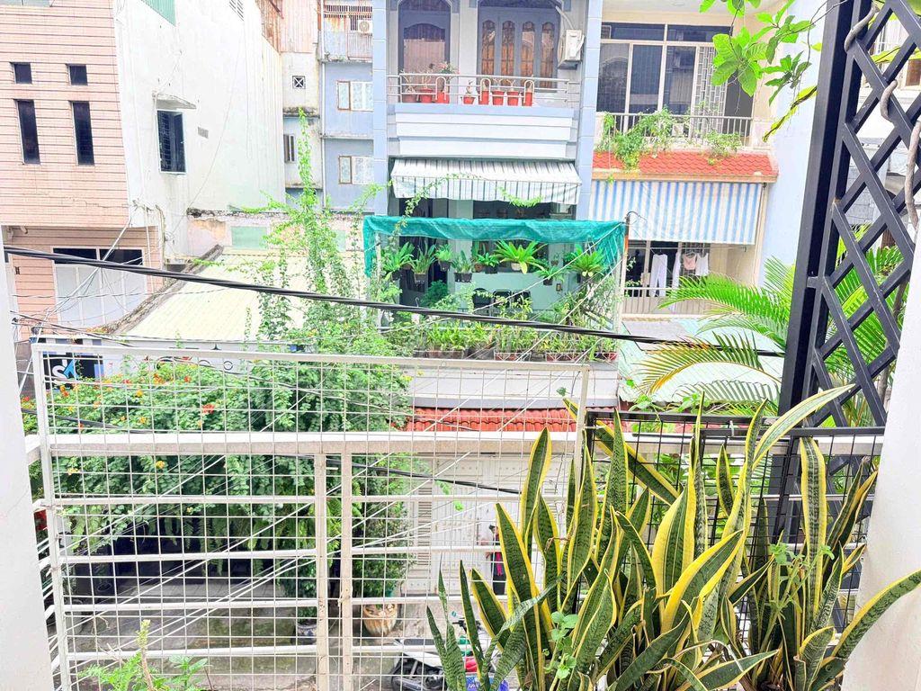 PHÒNG BAN CÔNG GẦN VÒNG XOAY LĂNG CHA CẢ, CỘNG HOÀ- TÂN BÌNH