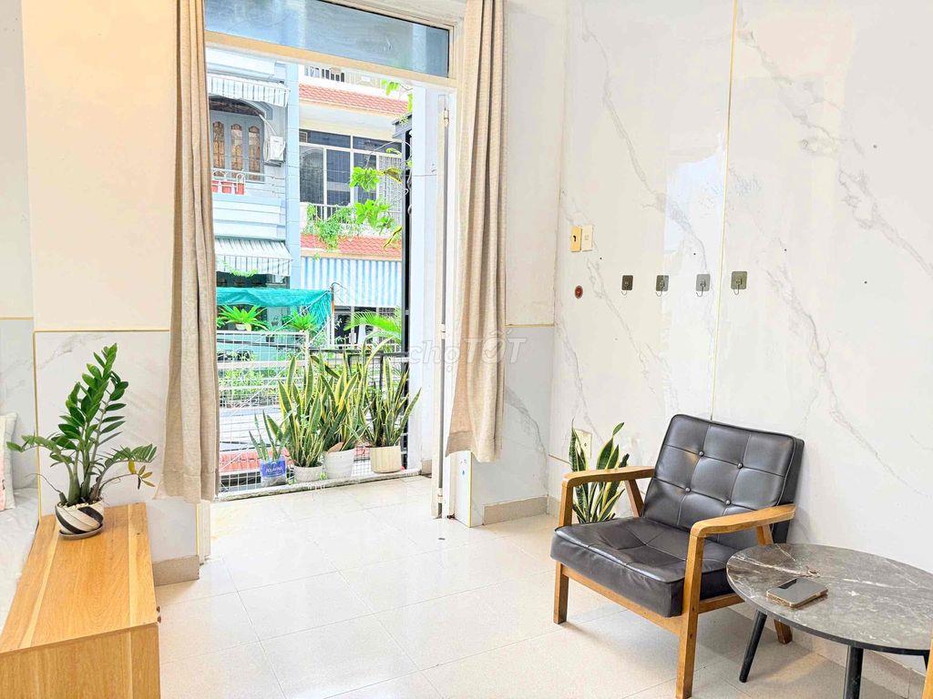 PHÒNG BAN CÔNG GẦN VÒNG XOAY LĂNG CHA CẢ, CỘNG HOÀ- TÂN BÌNH