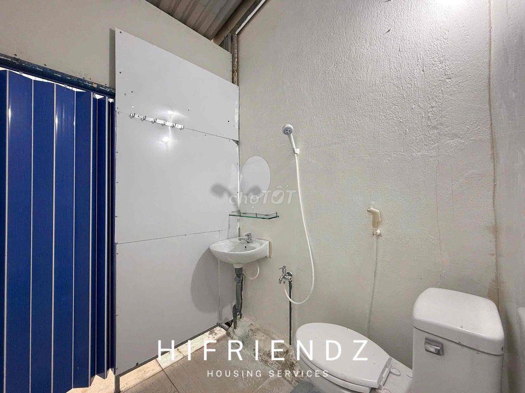 PHÒNG BAN CÔNG LỚN GIÁ RẺ ĐỐI DIỆN ETOWN CỘNG HOÀ, TÂN BÌNH