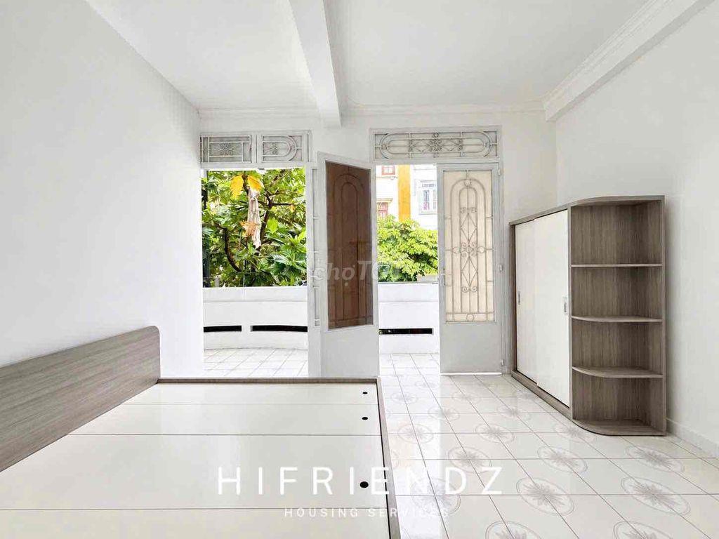 PHÒNG BAN CÔNG LỚN GIÁ RẺ ĐỐI DIỆN ETOWN CỘNG HOÀ, TÂN BÌNH