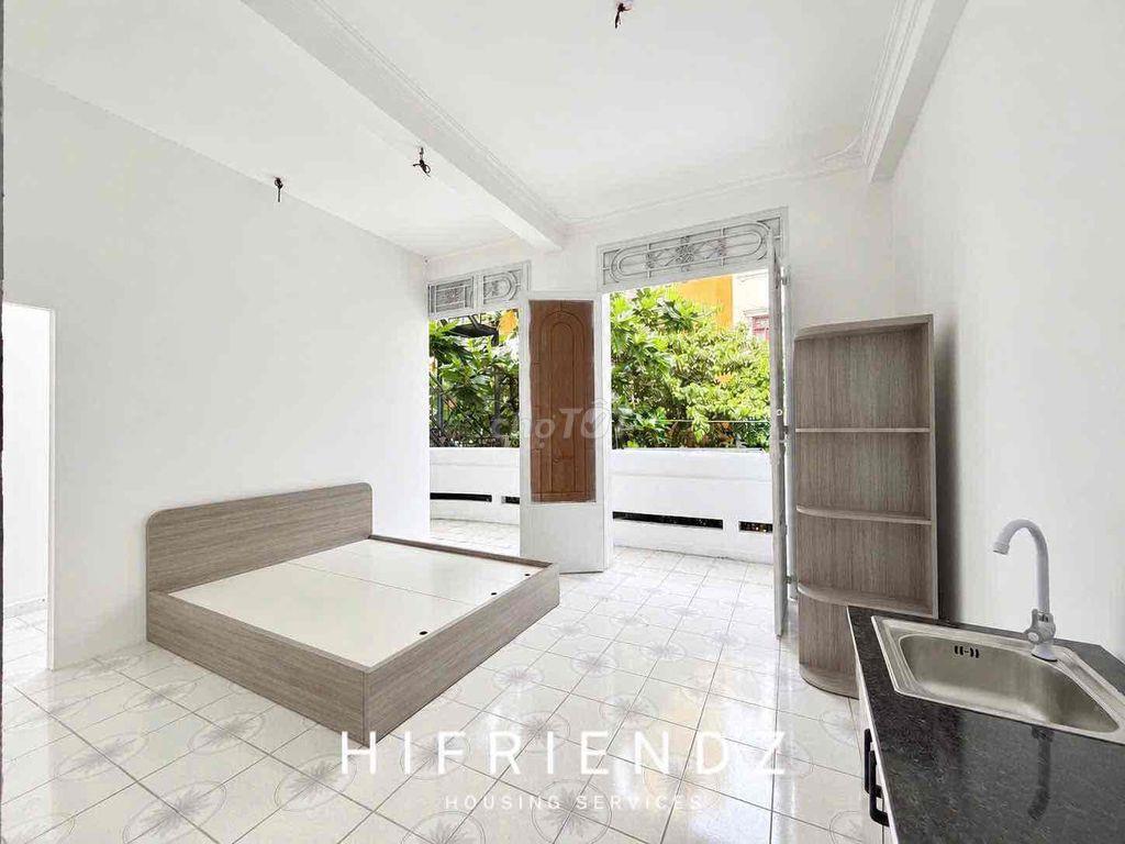 PHÒNG BAN CÔNG LỚN GIÁ RẺ ĐỐI DIỆN ETOWN CỘNG HOÀ, TÂN BÌNH