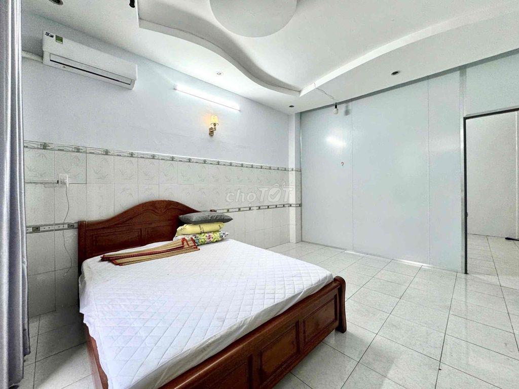 Chính Chủ Cho Thuê | 1PN Ban Công Rộng 50m2 | Điện Nước Siêu Rẻ