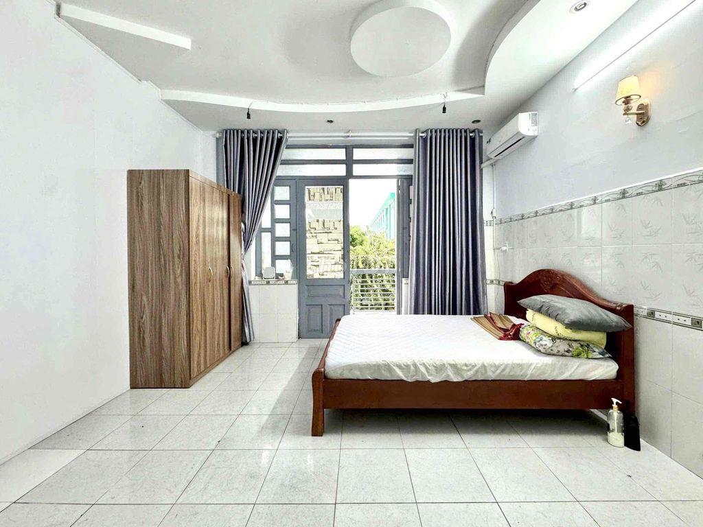 Chính Chủ Cho Thuê | 1PN Ban Công Rộng 50m2 | Điện Nước Siêu Rẻ