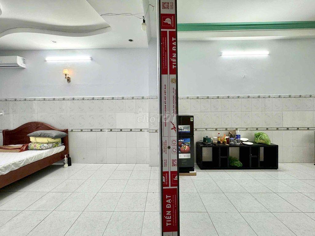 Chính Chủ Cho Thuê | 1PN Ban Công Rộng 50m2 | Điện Nước Siêu Rẻ