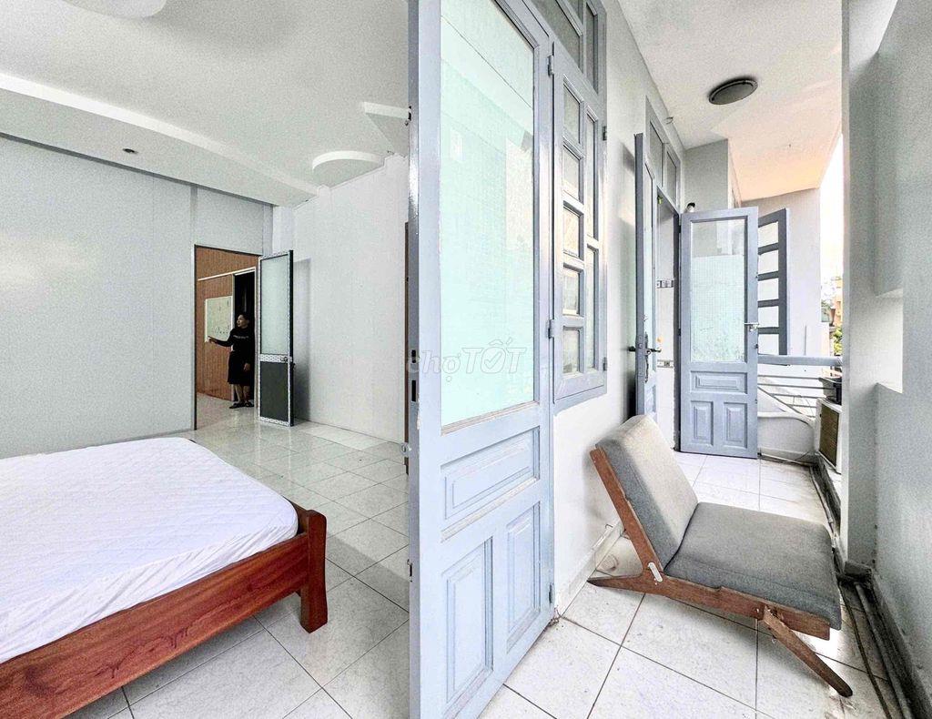 Chính Chủ Cho Thuê | 1PN Ban Công Rộng 50m2 | Điện Nước Siêu Rẻ