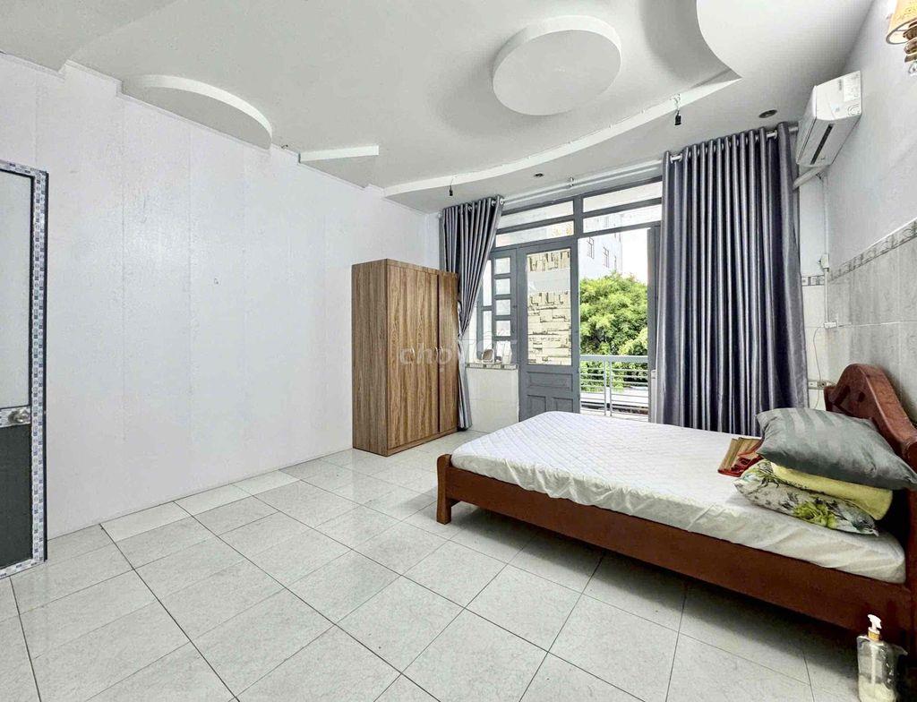 Chính Chủ Cho Thuê | 1PN Ban Công Rộng 50m2 | Điện Nước Siêu Rẻ