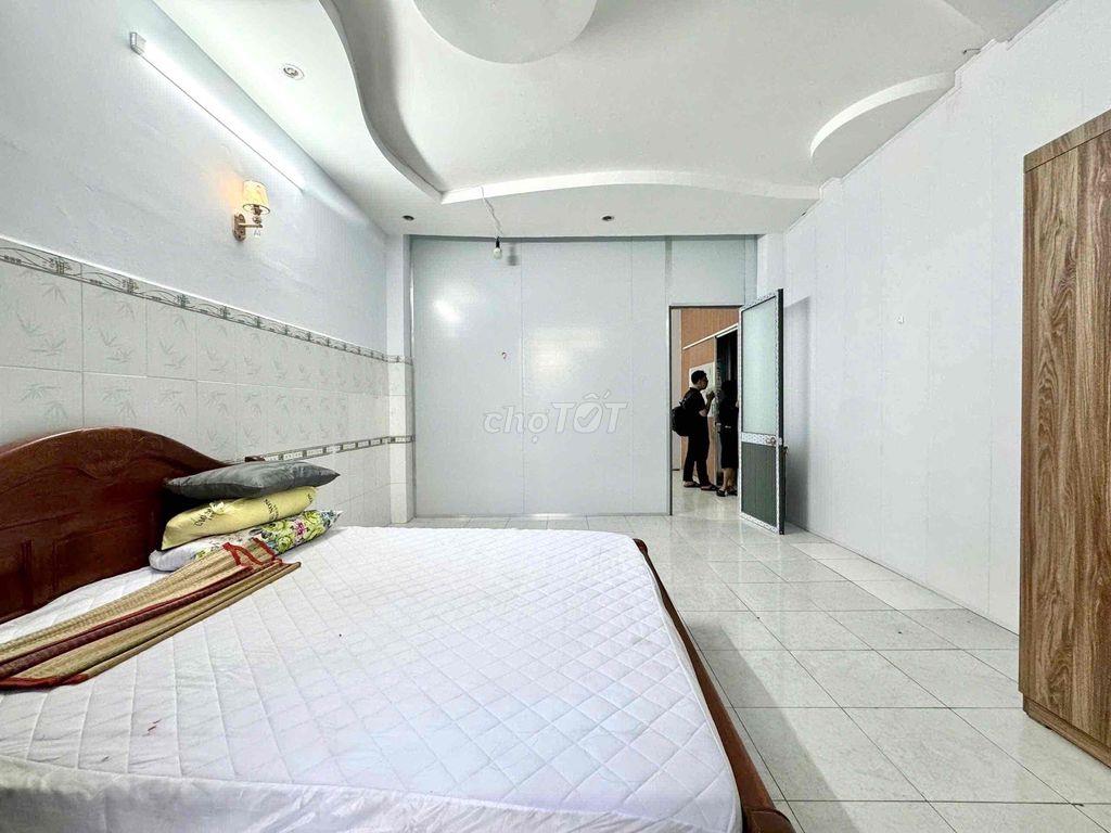 Chính Chủ Cho Thuê | 1PN Ban Công Rộng 50m2 | Điện Nước Siêu Rẻ