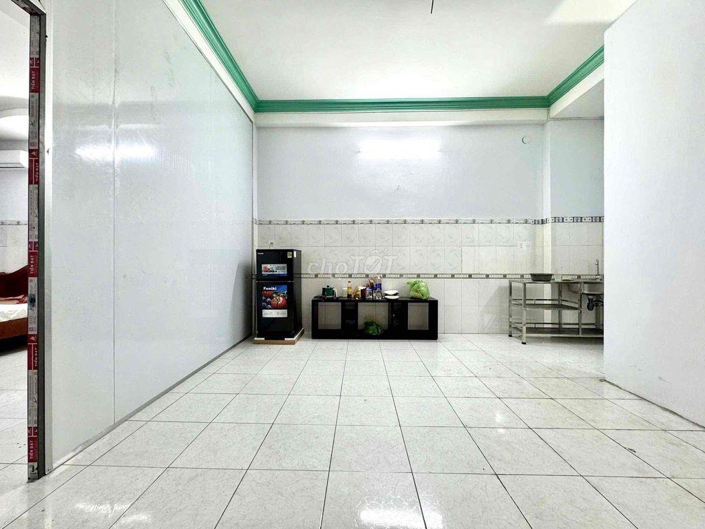 Chính Chủ Cho Thuê | 1PN Ban Công Rộng 50m2 | Điện Nước Siêu Rẻ