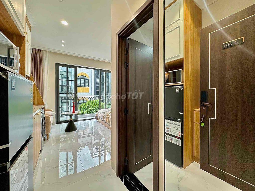 Căn Studio Ban công Full tiện nghi Ngay Cầu Hoàng Hoa Thám - Ga T3